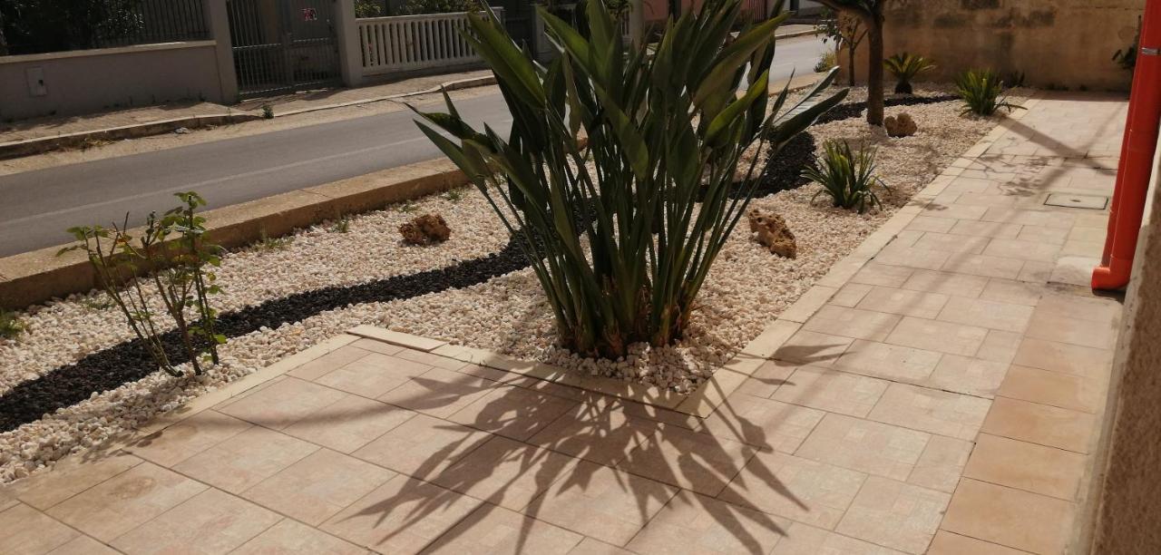 B&B Profumi Di Sicilia วาลเดอรีส ภายนอก รูปภาพ