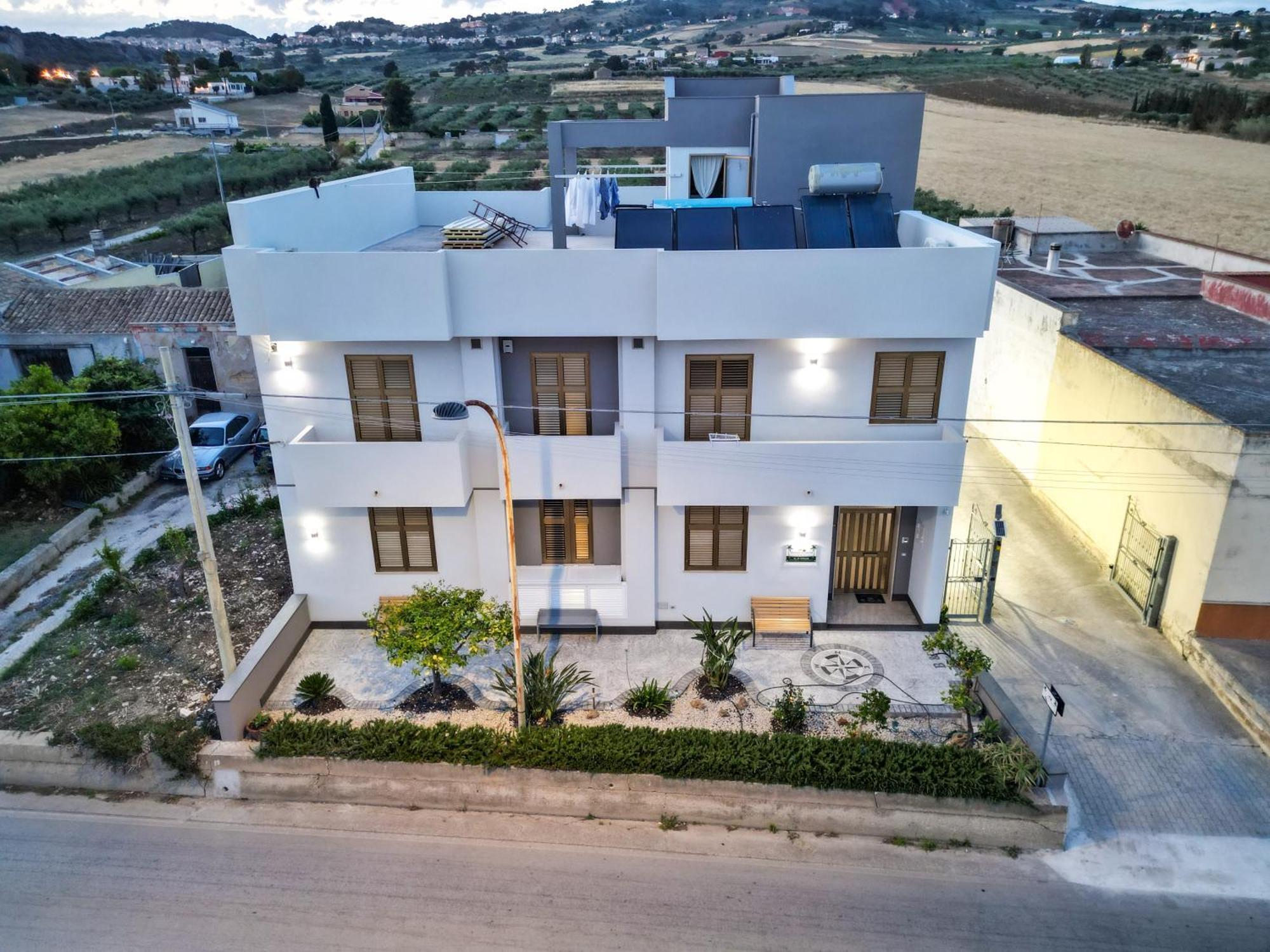 B&B Profumi Di Sicilia วาลเดอรีส ภายนอก รูปภาพ